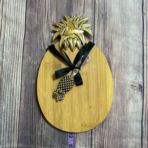 Pineapple Small Wooden Cheese and Cracker Server Charcuterie - Picture 4 of 4